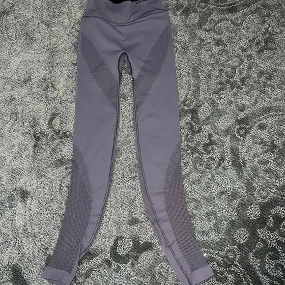 •Lululemon Athletica•  - Picture 2 of 6